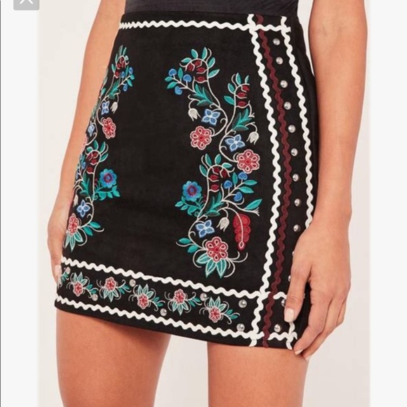 Missguided embroidered suede skirt - Picture 2 of 4